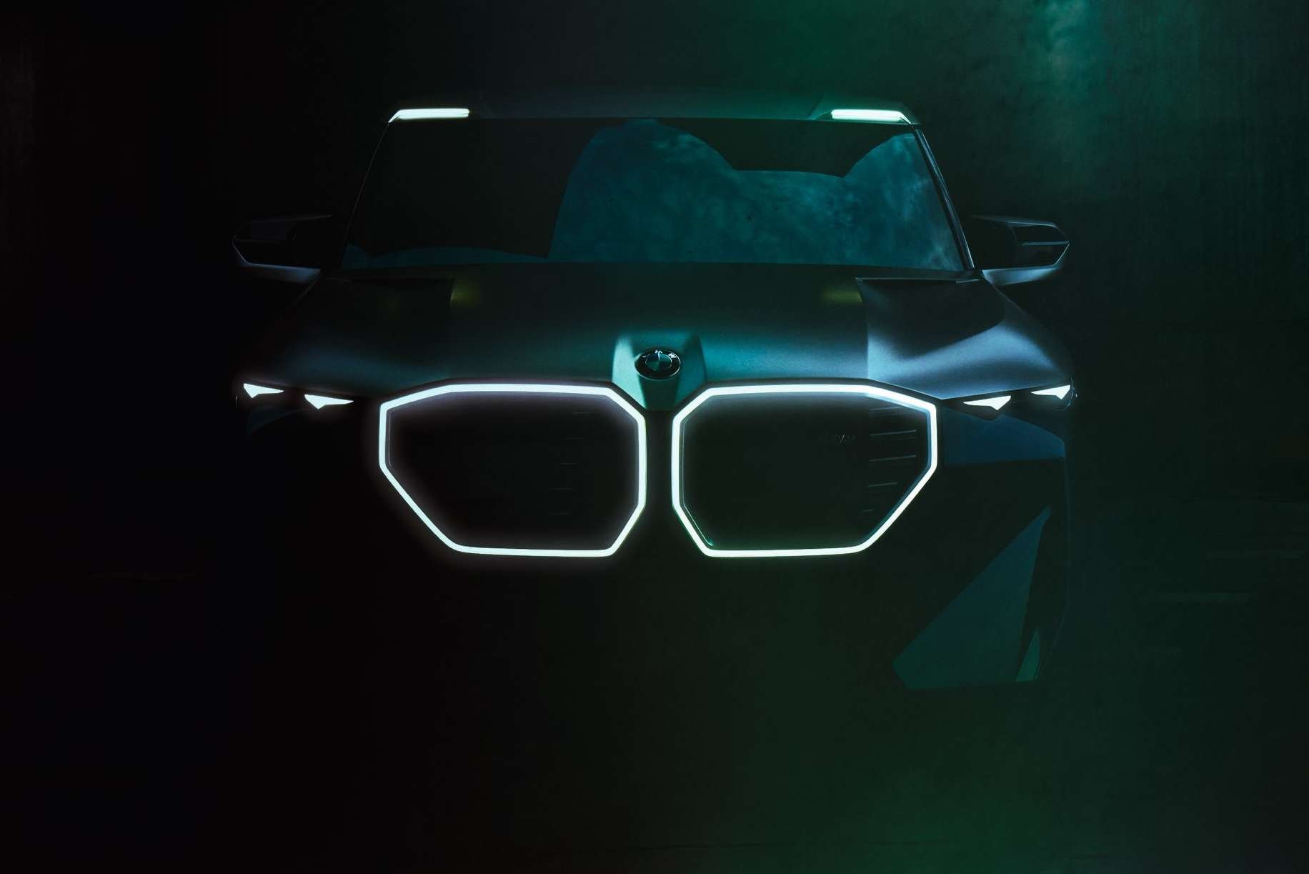 BMW Concept XM:    M