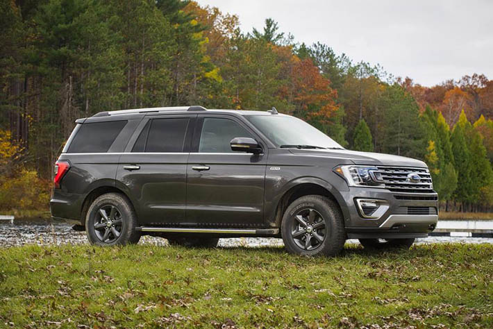 2020 Ford Expedition   Ford FX4